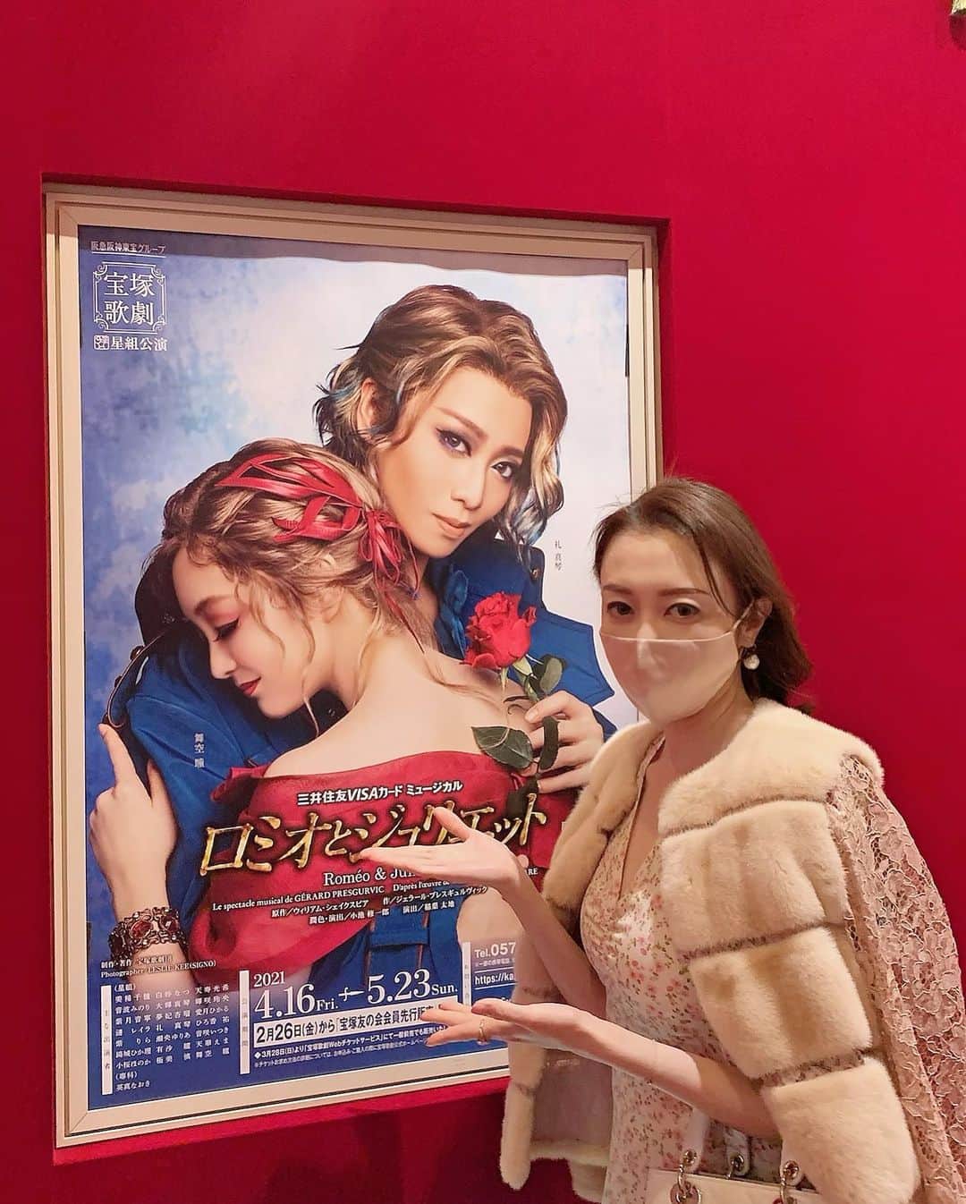 のインスタグラム：「癒しのひととき⭐️ 宝塚星組さんのロミオとジュリエットへ✨ 心が元気がない時も勇気をもらえる😭 色々リセットされます🥲💖 感謝  #癒し#宝塚#夢の世界 #以前在籍していた者ですけど　♡」