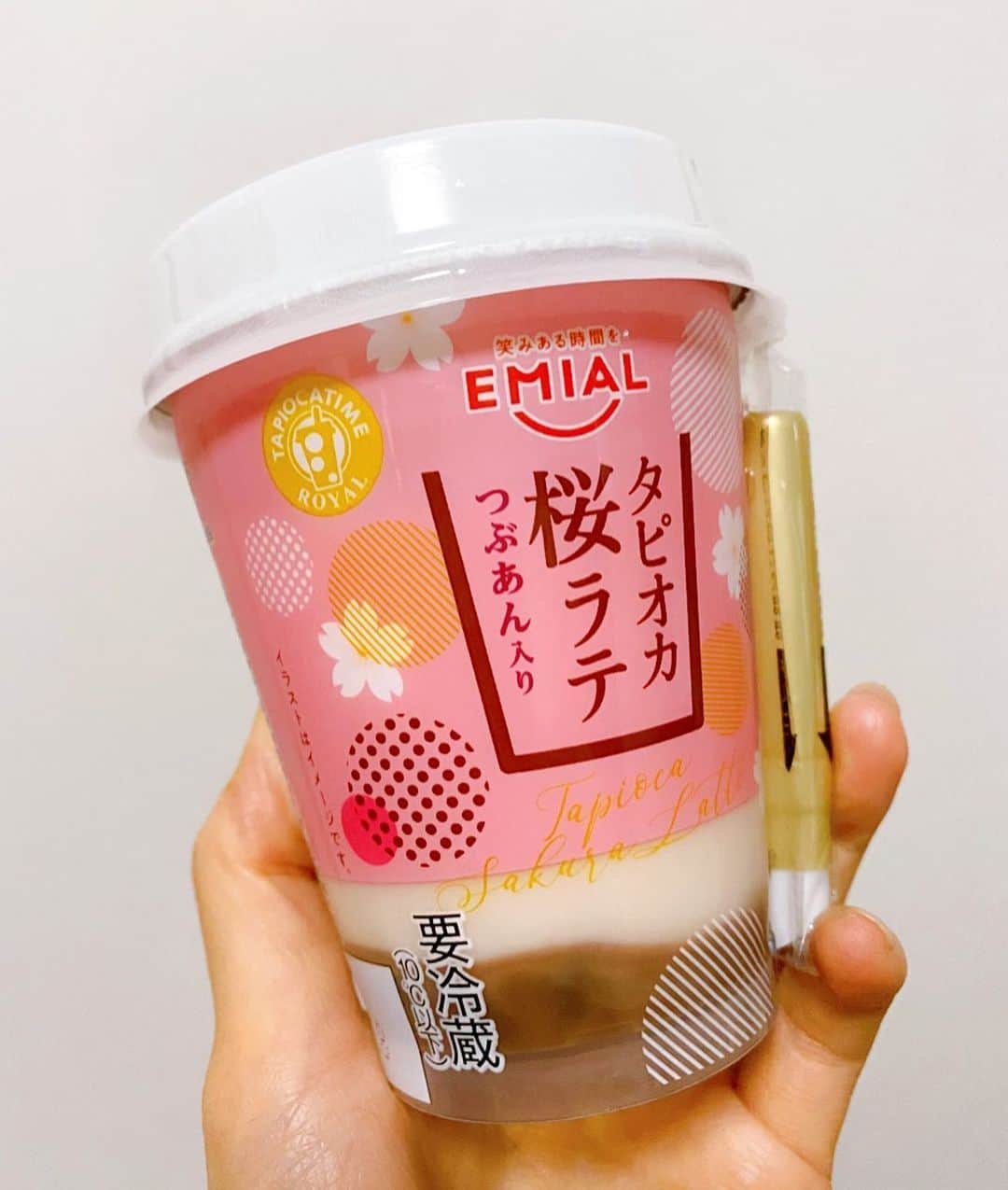 とぎもちさんのインスタグラム写真 - (とぎもちInstagram)「.﻿ 【ローソン LAWSON】﻿ ﻿ ローソンで買った﻿ タピオカ桜ラテつぶあん入り🌸🧋﻿ ﻿ 桜ラテにあずきたっぷり﻿ ぷるんとしたタピオカ入ってて美味しかった💕﻿ ﻿ #ローソン #lawson #タピオカ桜ラテ #タピオカ桜ラテつぶあん入り #コンビニ #로손 #일본 #일본편의점 #타피오카사쿠라라테  #먹스타그램 #토기모치 #とぎもちkorea #とぎもちタピオカ #とぎもちタピオカ桜ラテつぶあん入り #タピオカ」4月23日 15時50分 - togistagram