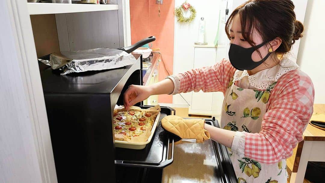 はるあんのインスタグラム：「今日はね、 UUUMのスタッフさんたちと試作＆試食会をしましたっ。  実際に作ってもらったり、 おやつの感想を言ってもらったり…参考になるなる。  ありがたいです…！ そして楽しかった！♡  #はるあんおやつ部」