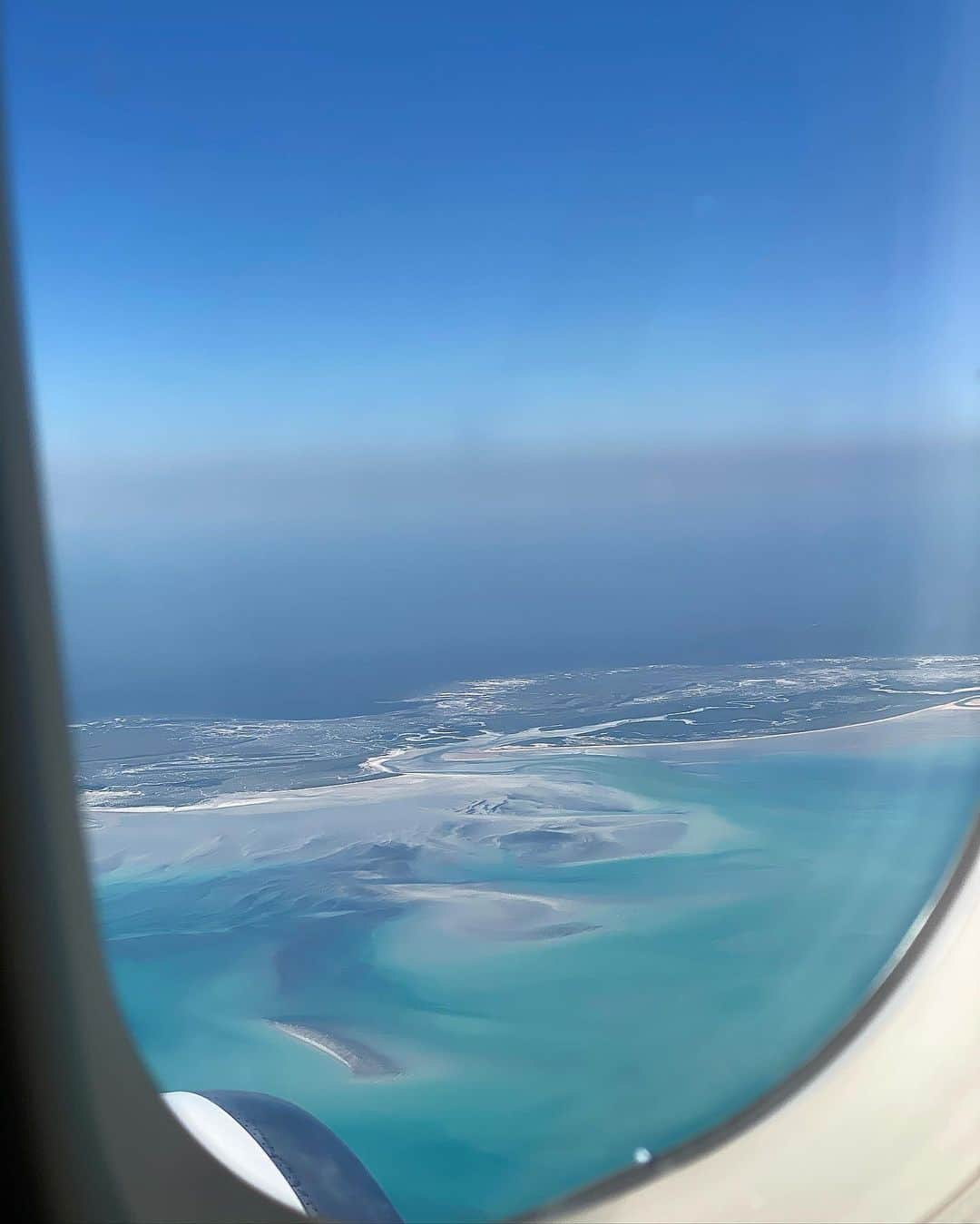 リリーマイマックのインスタグラム：「Earth day. 🌏 we take so much from the Earth we need to appreciate & give back. Whether it’s planting a tree, cleaning up or reducing waste.. we need to be conscious of our beautiful planet」