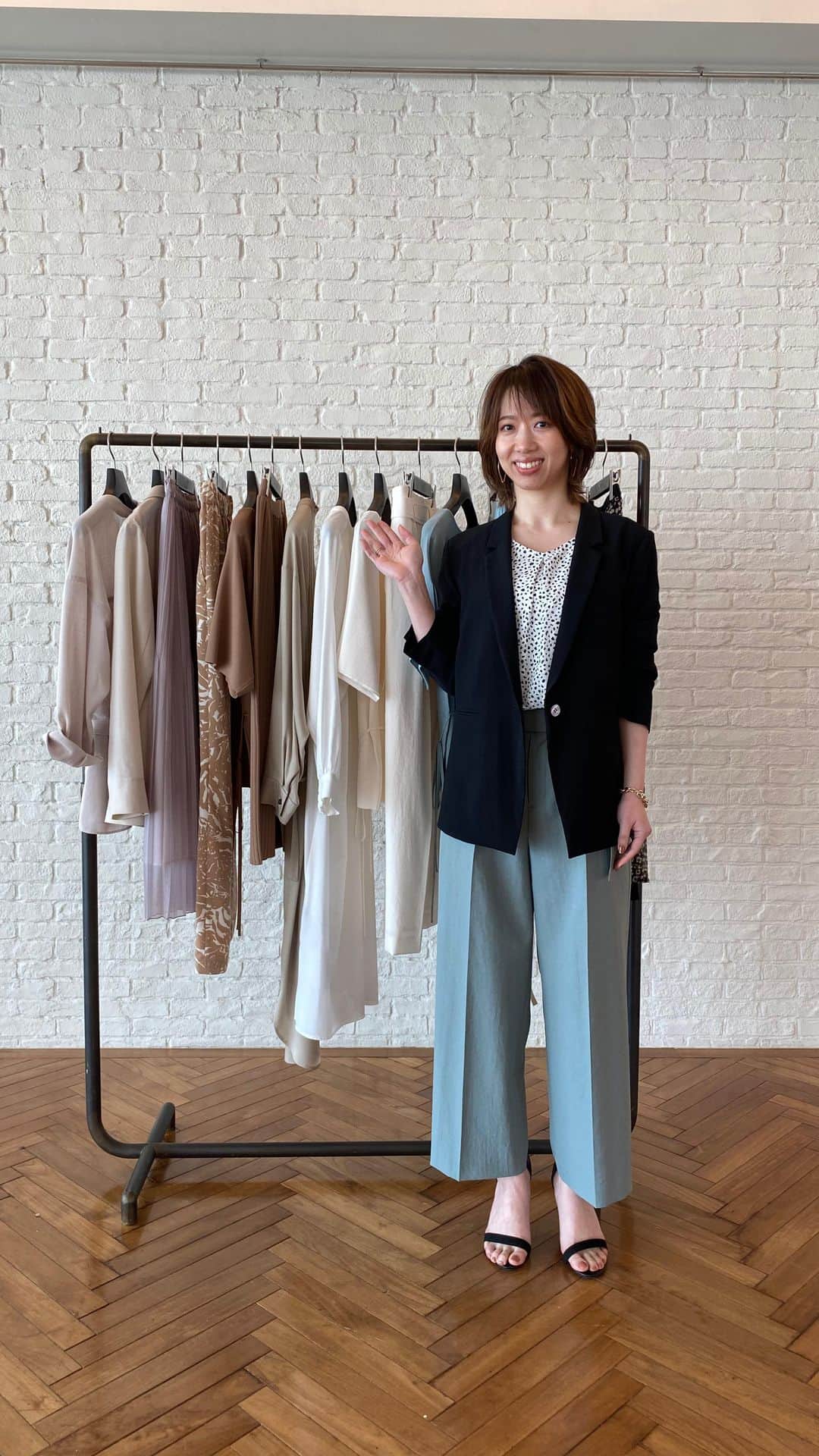 cdec_official Aesthetic Senseのインスタグラム：「. . 《SAKI`s  closet》  ◆SAKIさん　162cm 　着用アイテム  【ウエストマークニット】‪‪187-12429‬ ‪¥14,850（税込）‬ size :38号 color:　ブラック、ホワイト、ピンク、グリーン  【アニマルプリントプリーツスカート】‪‪187-72451‬ ‪¥ 25,300（税込）‬ size :  34.36.38.40号  color: ブラック、ベージュ、ブラウン  【 キーネックブラス】‪‪187-82400‬ ‪¥17,050（税込）‬ size :36.38.40号 color:ブラック、ブラウン、ベージュ  【ワッシャープリーツスカート】‪‪187-72401‬ ‪¥20,350（税込）‬ size : 36.38.40号 color:グレー 、ブラウン  【ライトジャケット】‪‪187-42400‬ ‪¥25,300（税込）‬ size : 36.38.40号 color:ブラック、ベージュ   【パンサープリントブラウス】‪‪187-82451‬ ‪¥14,850（税込）‬ size : 36.38.40号 color:,ブラック ,ベージュ,ホワイト    【ワイドパンツ】‪‪187-62450‬ ‪¥18,700（税込）‬ size : 36.38.40号 color:ホワイト,グリーン ,ブラウン,ネイビー 　  オンラインストアはこちら ↓ https://store.world.co.jp/s/brand/coup-de-chance/  問い合わせ店舗  新宿小田急　クードシャンス　 TEⅬ　‪03-5323-5886‬  #スタッフコーデ #着まわしコーデ ＃着まわし」