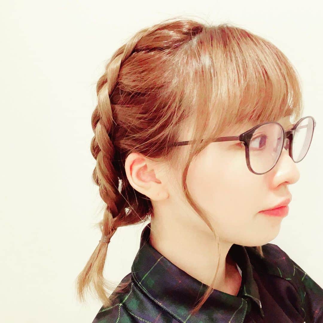 丸山奏子さんのインスタグラム写真 - (丸山奏子Instagram)「三つ編みが好き☺️ 昨日のヘア個人的にめっちゃ気に入った！メイクさん天才✨」4月23日 11時24分 - maruko.ochibi