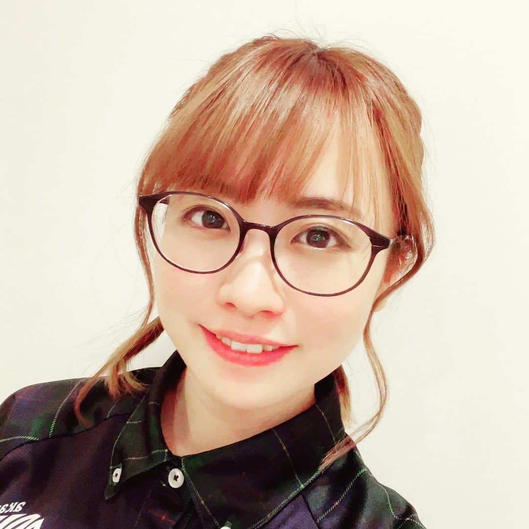 丸山奏子のインスタグラム：「三つ編みが好き☺️ 昨日のヘア個人的にめっちゃ気に入った！メイクさん天才✨」