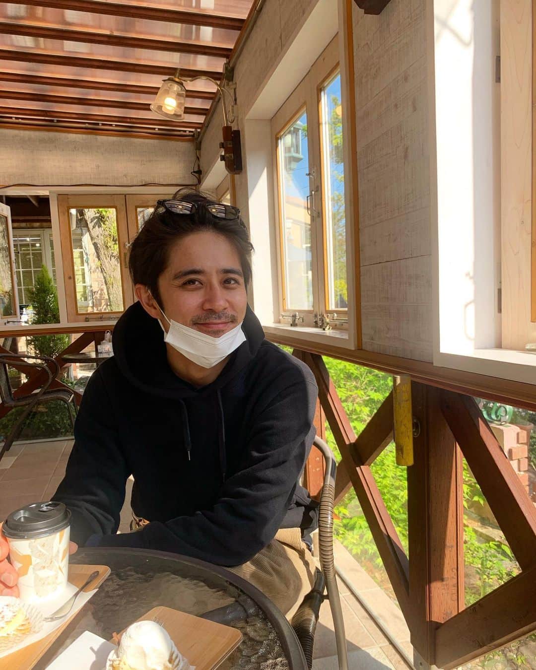 斉藤祥太のインスタグラム：「お疲れ☺️ 息抜きは大切だねぇ〜 また緊急事態宣言ってねぇ〜 コロナ飛んでけぇ〜 #coffeetime  #身体は正直 #免疫低下にご用心 #午後も #ご安全に #斉藤祥太」