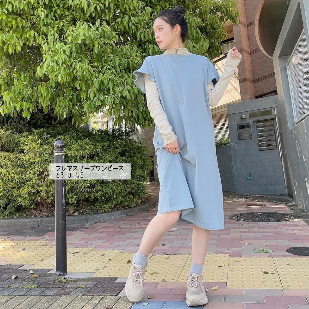 GU(ジーユー) さんのインスタグラム写真 - (GU(ジーユー) Instagram)「キュンキュンしちゃう💕お気に入りのワンピース😆  楽ちんな、Aラインのフレアで、いつでも可愛く着こなせちゃうから嬉しい❤️とってもシンプルなデザインだから、アクセサリーで表情つけるのも良し😘小物やレイヤードで、コーデの幅がぐっと広がりますね🙌フレア袖もふんわり袖も、可愛さ増し✨是非、チェックしてみてくださいね☺️ ————————————﻿ ☑︎フレアスリーブワンピース(半袖) ¥990（通常価格） 品番:333755 ☑︎布帛コンビネーションボリュームスリーブワンピース(5分袖) ¥1,990（通常価格） 品番:332515 ———————————﻿ Pick Up Post﻿ @aria_sugai さん、@a_akari1219 さん、@miyu__.oo さん。 ステキな投稿ありがとうございます😊 ﻿ #GU #GUstyle #YOURFREEDOM #gu_for_all #GUKorea #GUHK #GUTAIWAN #ジーユー #GUコーデ #ジユジョ#フレアスリーブワンピース #布帛コンビネーションボリュームスリーブワンピース #ワンピース #GU新作#リアルコーデ #プチプラコーデ #高見えコーデ #今日のコーデ #今日のコーディネート #きょコ #春コーデ」4月23日 13時59分 - gu_for_all_