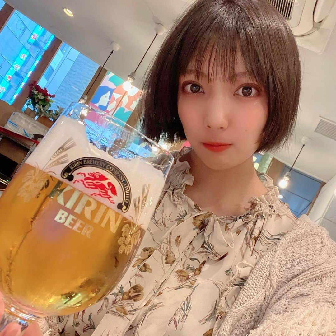 麻倉まりなさんのインスタグラム写真 - (麻倉まりなInstagram)「♡ . . 大好きなビールを前に変な顔🥸 . . みなさん 今日も一日お疲れ様でした！ かんぱーい🍻💓 . . と言いたいところなのですが . わたしは 明日楽しみな撮影があるので 今日は飲んでませんっ🙅‍♀️✨ . . まりなの代わりに飲んでね〜🥺💓 . . . . . #love #photo #ınstagood #photooftheday #follow #me #TagsForLikes #model #좋아요 #팔로우 #youtube #singer #japanese #idol #japanesegirl #競泳 #競泳水着 #jepang #seksi #泳衣 #グラビア  #👙 #gravure #gravureid#idol #japaneseidol #グラビアアイドル  #偶像 #麻倉まりな #asakuramarina #令和のハミ乳クイーン」4月8日 22時22分 - marina_asakura