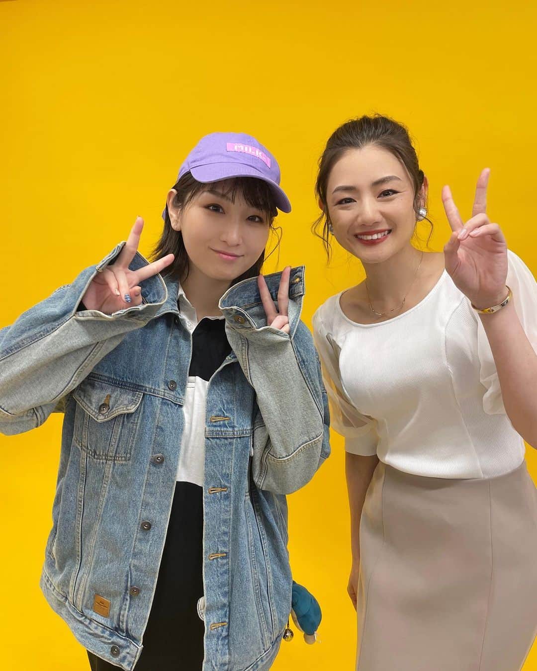片山萌美のインスタグラム：「ハトクロさんの撮影で お会いできた吉田実紀さん（@yoshidamiki1124）🤍  人間て毛穴なかったっけ？ ていうくらいふわふわのお肌が もう本当素敵。 お会いできてうれしかった✨  #吉田実紀 さん #moemikatayama  #ハートクローゼット」