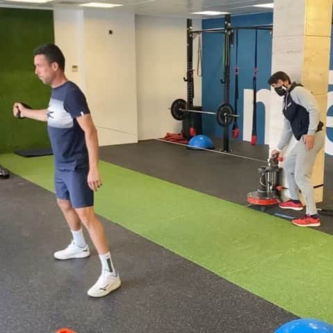 ロベルト・バウティスタ・アグートのインスタグラム：「⚒  @fitness_interior  - #RobertoBautistaAgut」