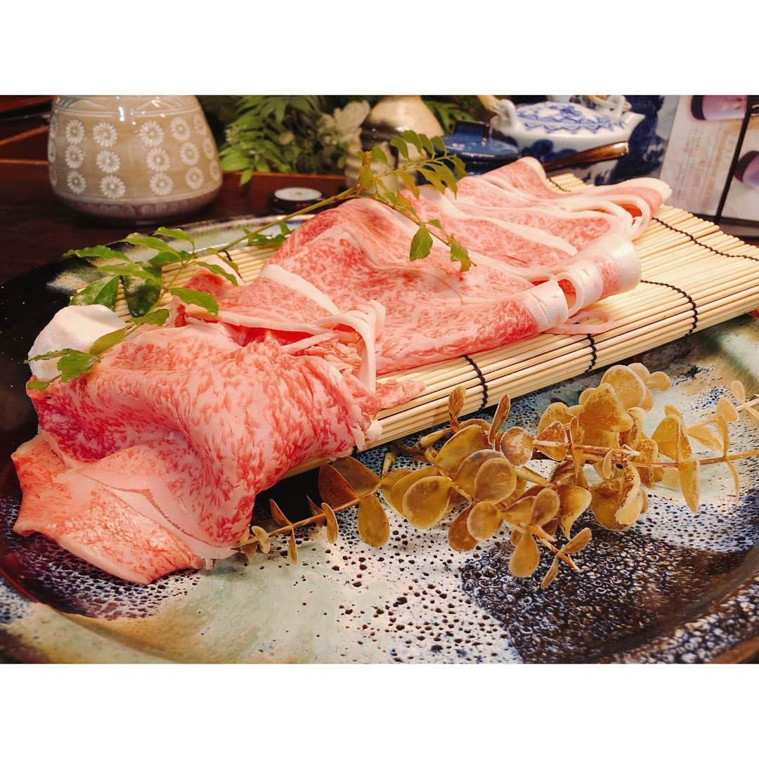 箕田 みなみのインスタグラム：「箕面までお肉食べに行ってきた🥩✨ プルコギ専門店なんやけど、和風な感じやった〜✨ 美味しかったなぁ🥺 また行きたいなぁ💓 でも遠いねんなぁ🥺 ・ ・ #じゅろく #じゅろく箕面  #行きは50分くらいかかった #帰りは20分くらい #なんで🤔」