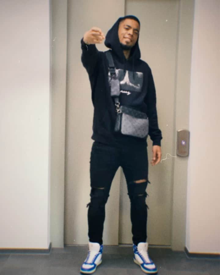 ベンジャミン・ヘンリックスのインスタグラム：「💧」
