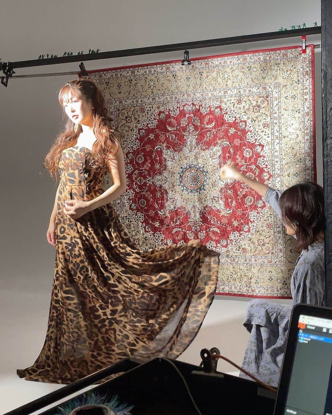 Fujikoのインスタグラム：「作品を作るごとに自分が更新されていく。  自分が日々思ってる事は全て 作品になっていく。  今日は19:00〜 Youtubeみてね👸🏻✨  #🌞🌛 →このハッシュタグの意味は 近々わかります🥺✨  #Fujiko#撮影#写真#ジャケット撮影#アーティスト#singer #ポートレート」