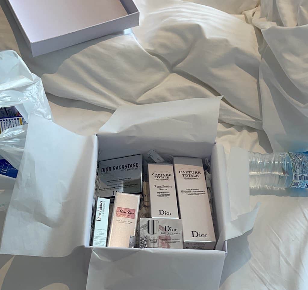 のインスタグラム：「スキンケア整理中…🕊❕🌿🤍」