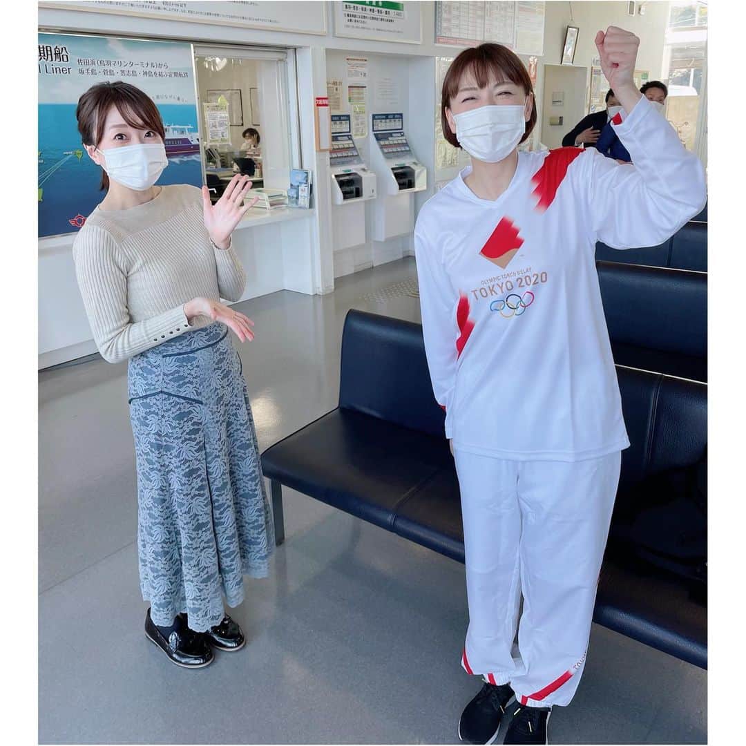 恒川英里のインスタグラム：「6日間、聖火が東海地方を駆け抜けました🔥 三重県鳥羽市のランナー、小椋久美子さんと🥰 小椋さん、走るのが楽しみで当日は早朝5時半に目が覚めてしまったそうです🙌🏻 大役、お疲れ様でした！  聖火を追いかけた1週間、 ランナーからランナーへ聖火が灯される度、あらゆる心配や不安がない中でオリンピックを迎えたいという思いが強くなりました。  #小椋久美子 さん #東京オリンピック #聖火リレー #東海テレビ #アナウンサー #恒川英里」