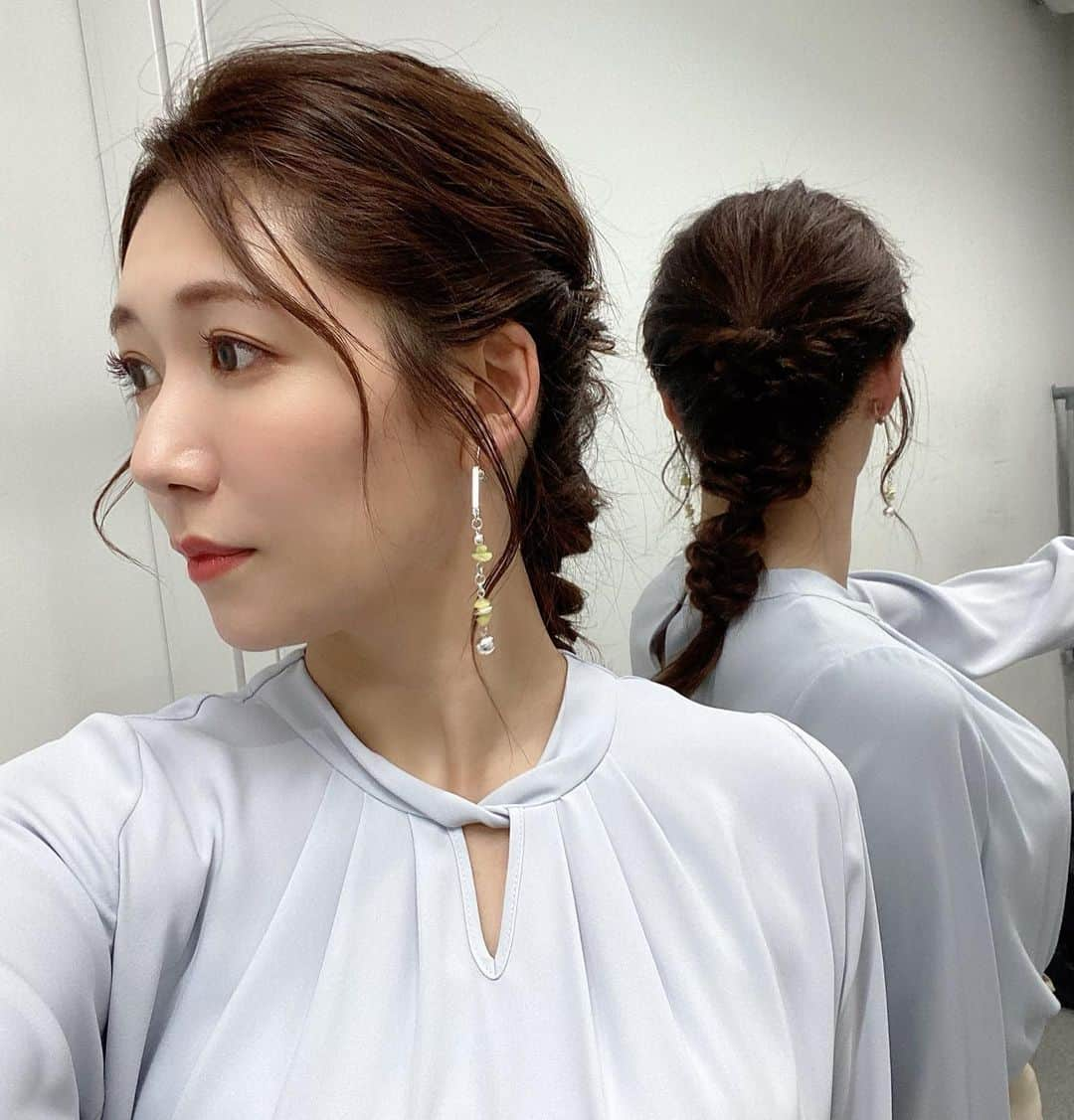 穂川果音さんのインスタグラム写真 - (穂川果音Instagram)「hair style  編み下ろしスタイルだよ〜♪  #ヘアアレンジ　#ヘアスタイル　#編み下ろし　#イヤリング　#hairstyle #hairarrange #earrings #まとめ髪　#編み下ろしアレンジ 　#4月コーデ」4月9日 10時29分 - hokawakanonn