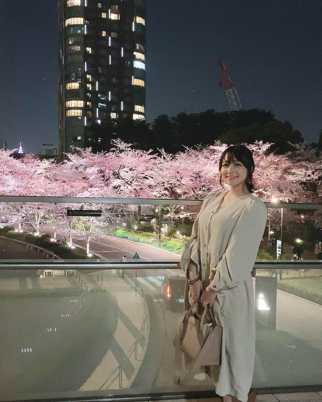 茜さやさんのインスタグラム写真 - (茜さやInstagram)「沢山笑った🌸  #🌸　#春　#日本　#六本木 #ミッドタウン　#夜桜 #follow  #followme #followers #following #me #girl #japan #happy  #赞　#粉我　#桜」4月9日 11時53分 - saya.akane