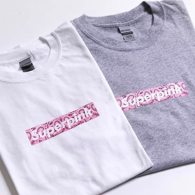 THE PINK CLOSETのインスタグラム：「superpink ロゴTシャツpaisley pk0235  ¥ 6,000  THE PINK CLOSET オリジナル "superpink" teeに新作登場♡ ペイズリー柄が今っぽい♡ 着回しの効くシンプルなTシャツです♡  女の子はもちろん、メンズの着用もオススメです♡  ♡カラー♡ white / grey / black」