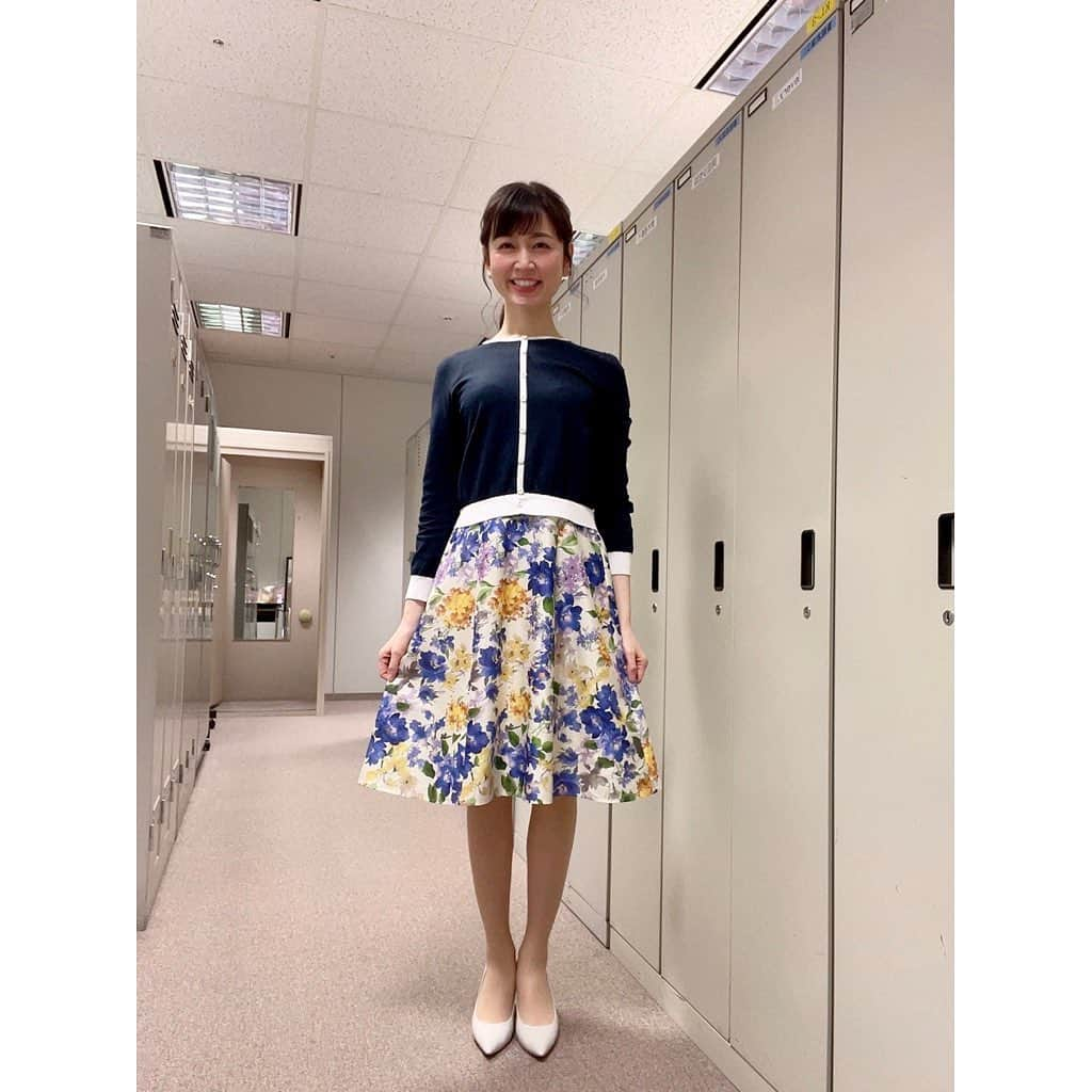 寺田ちひろさんのインスタグラム写真 - (寺田ちひろInstagram)「💕衣装💕﻿ ﻿ この週は、﻿ 全てTOCCAさん(@tocca_japan)のお洋服でした😌✨﻿ ﻿ 2着目のワンピースは、﻿ 以前"何も起きない動画"で着ていたものです👗﻿ ﻿ ものすごく気に入っています🥰﻿ 取り外し可能な襟もついているので(私は外して着用してみました！)、シーンに合わせられるのところも好き💕﻿ ﻿ みなさんはどのコーディネートがお好みですか？😆✨﻿ ﻿  #日テレnews24 #n24 #衣装 #tocca #気象予報士 #防災士 #フリーアナウンサー #セントフォース #寺田ちひろ」4月9日 13時03分 - chihiro_terada1223