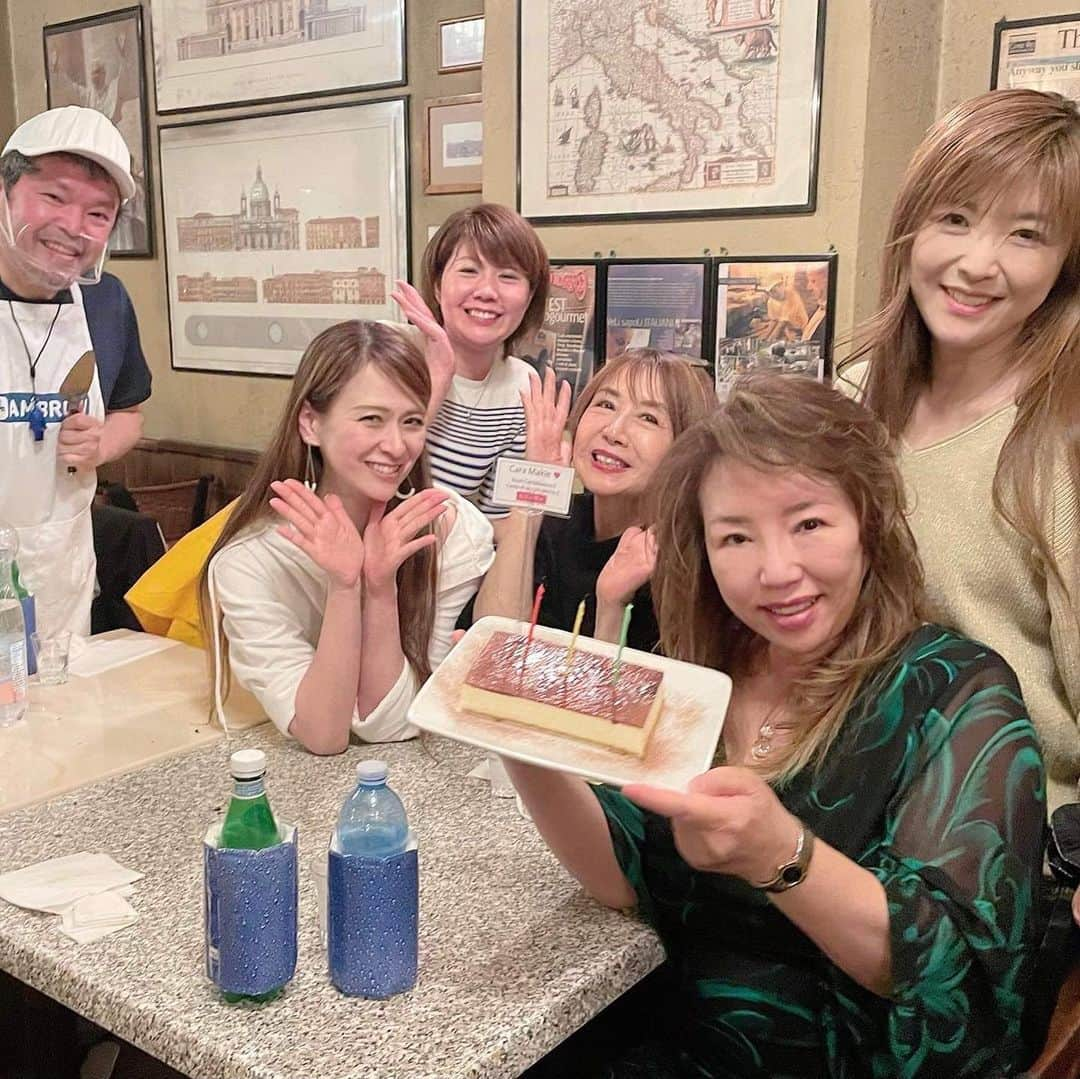 奈美悦子さんのインスタグラム写真 - (奈美悦子Instagram)「仲良しお友達まきえ先生のお誕生日会❤️お祝いするって楽しい！#仲良し#お誕生日 #おめでとう ＃楽しい時間 #お祝い #誕生日ケーキ #イルペンティート #ピザ」4月9日 12時57分 - nami.etsuko