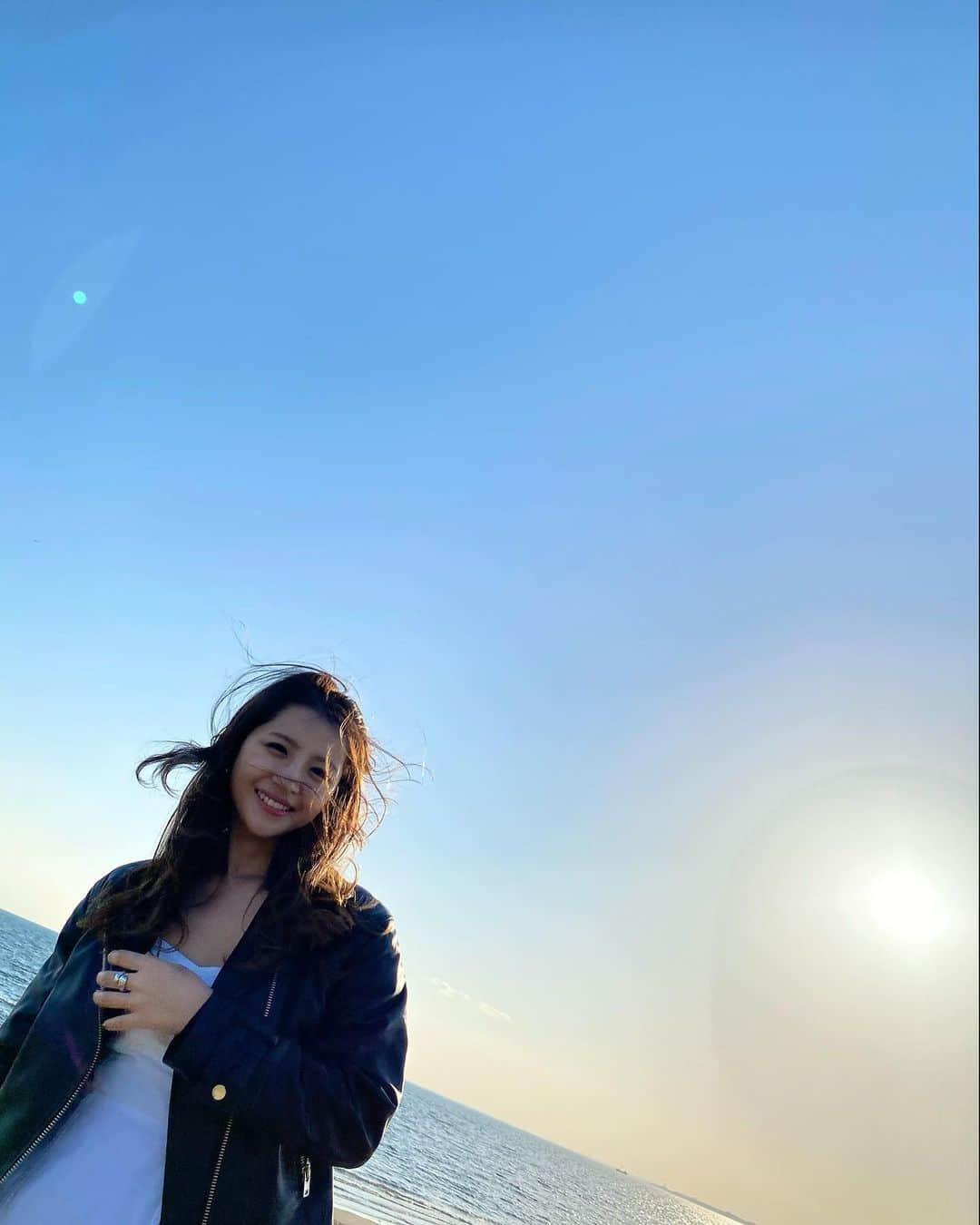 綺咲愛里さんのインスタグラム写真 - (綺咲愛里Instagram)「.﻿ 🌊☀️﻿ ﻿ #強風 🌬」4月9日 13時08分 - kisaki_airi