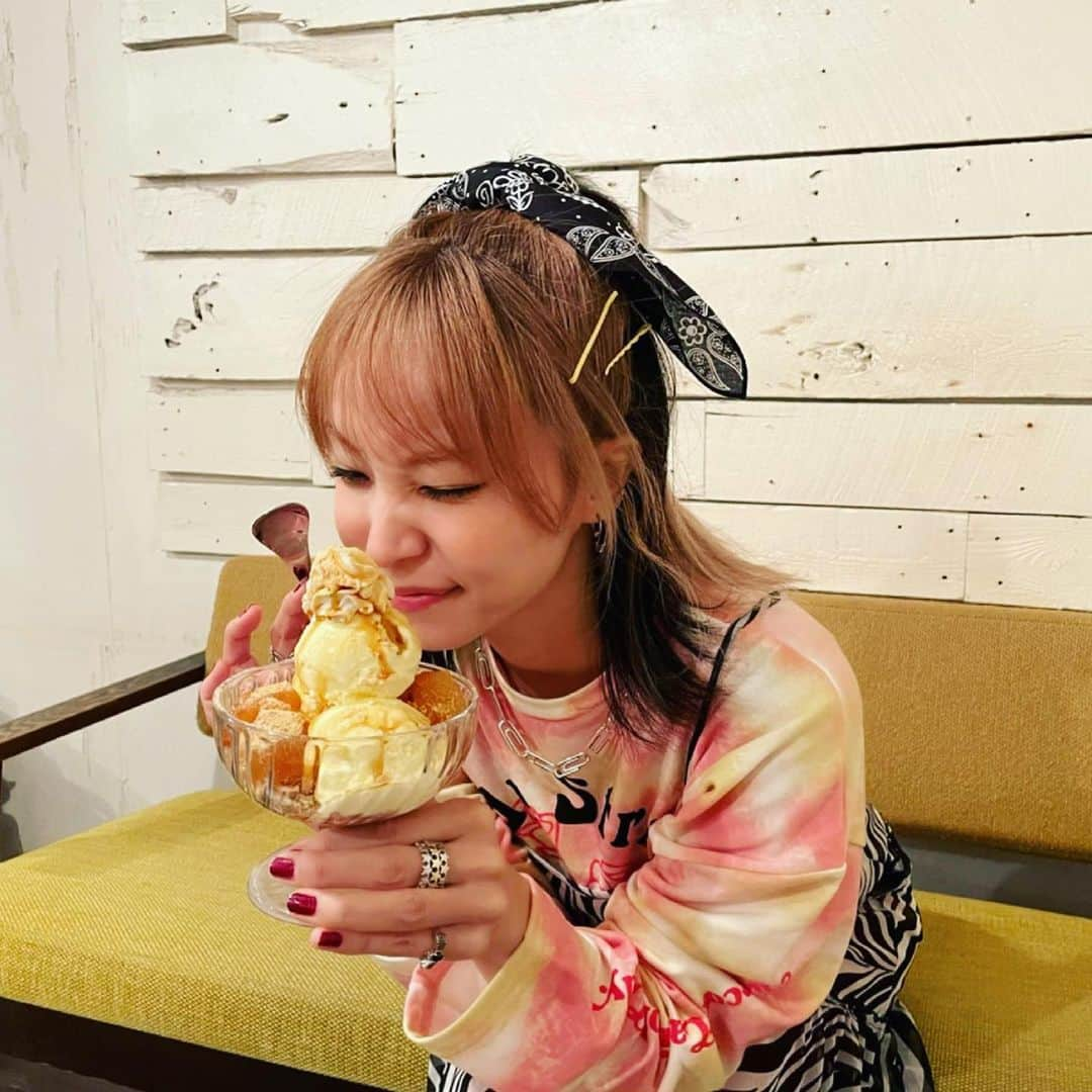 LiSAさんのインスタグラム写真 - (LiSAInstagram)「今日のバンダーナさんは、妹作🐼 甘いご褒美🍨 髪のサイドのインナーは意外にしっかりずっと真っ黒⚫️赤の時より目立つね #髪の黒見やすいようにめちゃ画像アップにしたら解像度足りんかったごめん」4月10日 0時28分 - xlisa_olivex