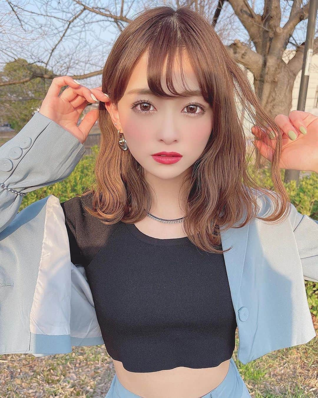 美女naviさんのインスタグラム写真 - (美女naviInstagram)「* * 【美女navi ☻*】 * * 今回ご紹介させていただく方は❤️ rinatea〻りなてぃー  さん ▶️▷ @rinatea_25 * *  # Repost . . merueに携わってくれてるスタッフみんなへの﻿ 感謝で溢れる毎日...😢🤍﻿ .  . . . rinatea〻りなてぃー  さん のアカウントには 他にも素敵な投稿が(*´﹀`) ぜひ覗いてみてくださいね🧡 * * * 掲載希望の方は⇒ @bijo_navi ❤️と # ビジョナビ タグ付けお願いします☺️!! * * 次回もお楽しみに...😍 * * #美肌 #カラコン #ミディアム #春コーデ #ヘアアレンジ #巻き髪 #韓国ファッション #アイメイク #マスカラ #アイシャドウ #セットアップ #makeup #ショート丈 #赤リップ #コスメ #naturalbeauty #スタイル抜群 #美容 #リップ #howto #おしゃれ女子 #大人可愛い  #美意識 #大人メイク #メイク #オトナ女子 #美意識向上 #くびれ #女子力アップ」4月9日 18時00分 - bijo_navi