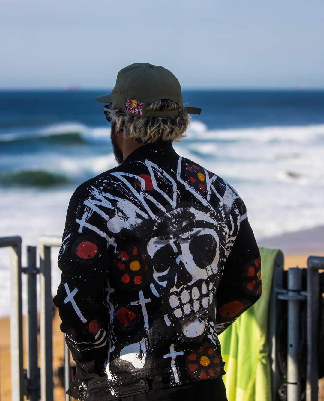 イタロ・フェレイラのインスタグラム：「Let’s go!!! Finals day tomorrow 💛🔥✨ #fésempre  #surf (📸 @if15sports )」