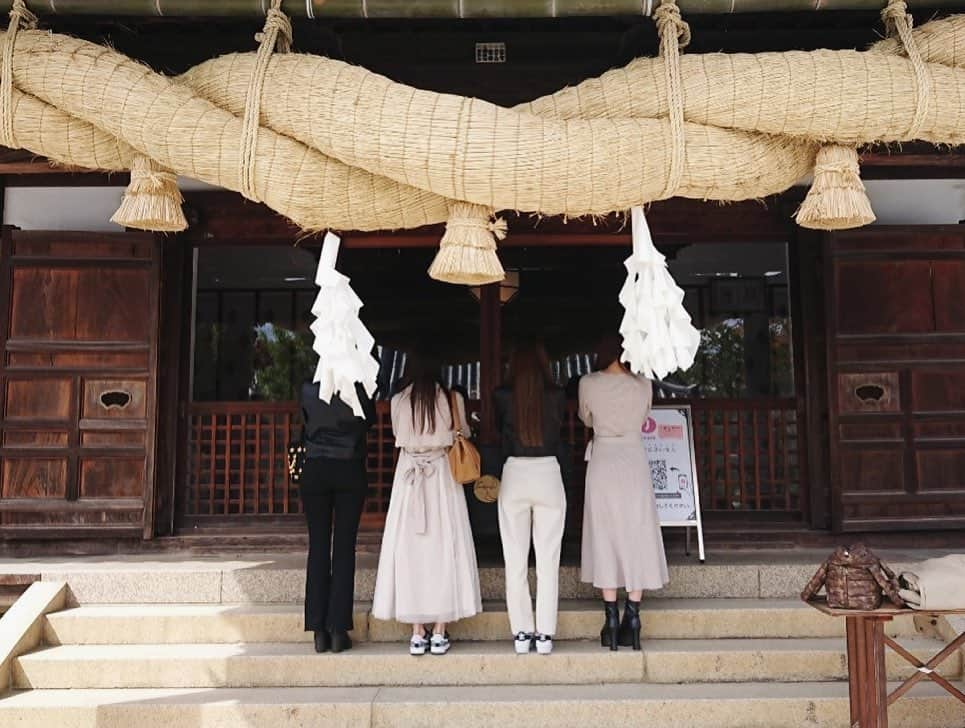 藤井マリーさんのインスタグラム写真 - (藤井マリーInstagram)「⛩ 岡山県 倉敷 阿智神社  ついに明日から #SUPERGT が開幕戦を迎えます 初戦は岡山国際サーキットです  リーダーはお仕事の為不在となりましたが、気持ちは一緒に倉敷にある阿智神社へ必勝祈願♡  全員でサーキットに立てる喜びを語りながらお散歩をして、すごく気持ちが良かったです  TGR TEAM ZENT CERUMOの応援宜しくお願いします🏁  #ZENTsweeties2021   #SGT #supergt2021 #ZENT #zentsweeties #TOYOTA #toyotagazooracing #grsupra #CERUMO #モータースポーツ #モータースポーツ好きな人と繋がりたい #勝利の女神 #車 #絵馬   定期プロフィール🥀  #くびれ 55cm #おしり 1m #砂時計くびれ  #レースクイーン #グラビアアイドル #talent #mixgirl  #骨格ストレート #トレーニング女子 #ボクシング女子 元 #美容部員 #ショートカット」4月9日 18時14分 - fujimary_6