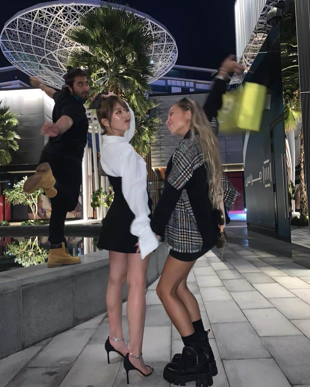 のインスタグラム：「👩🏻‍🤝‍👩🏼💜 #dubai#UAE#bf#👩🏻‍🤝‍👩🏼」