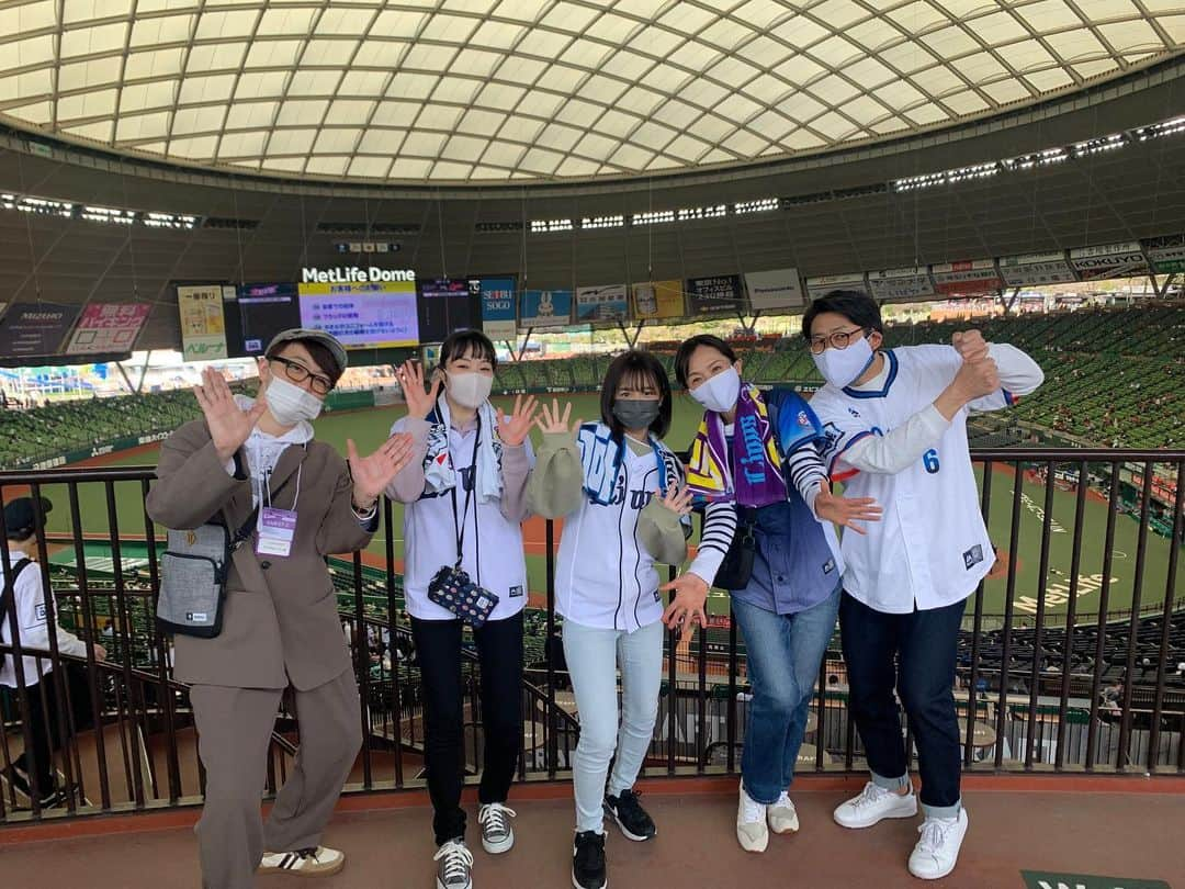 佐藤ひなたさんのインスタグラム写真 - (佐藤ひなたInstagram)「・ ・ 銀ちゃんファミリーが帰ってきたよー⚾️  YouTube 埼玉西武ライオンズ ﾁｬﾝﾈﾙで  昨年公開された第１弾 『あの頃も今もライオンズは黄金時代だ』に続く  第２弾 『新しい時代を、黄金時代に』が  公開されました〜‼︎  すっかり変わってしまった私達の生活 その中で出来る事を一生懸命に　という 素敵なストーリーになっています*☻☻*   野球が好きな方も詳しくない方も 是非観て頂けたら嬉しいです (第1弾まだ見てない方は是非第1弾から)  #埼玉西武ライオンズ #YouTube #seibulions #lions70th #ライオンズ 70周年 #特別映像 #第2弾 #新しい時代を黄金時代に #メットライフドーム #日本一めざしてどすこい #あの頃も今もライオンズは黄金時代だ #銀 役　#監督 さんも一緒にpic(o^∀^o) #佐藤ひなた #ひな #ひなbiz」4月9日 19時02分 - hinata_sato_official