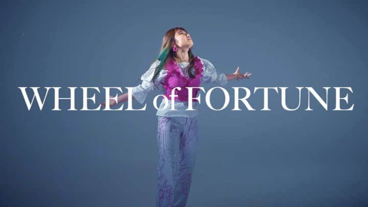 RIRIのインスタグラム：「諦めなければ必ずWheel Of Fortuneが好転していくと信じてる。心の奥底から湧き出る「Yes!」を目印に✨  If we don’t give up, I believe that our “Wheel Of Fortune” turn around for better definitely. Following the sign “Yes!” that come from our bottom of our heart✨  #WHEELofFORTUNE #運命の輪 #RIRI #newsingle #真実」