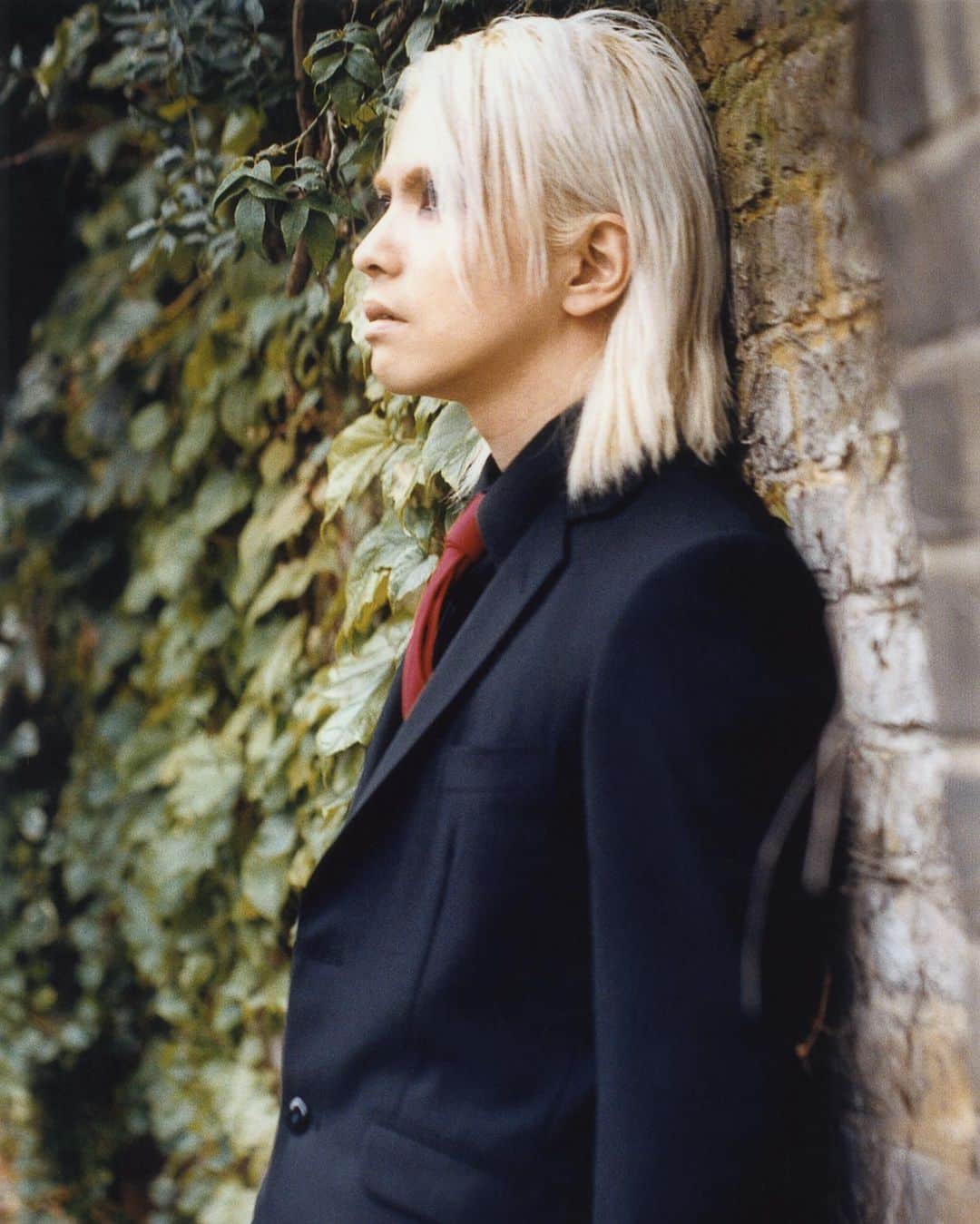 Hydeのインスタグラム：「2001 London  #HYDE #ROENTGEN #london #ROENTGEN2021」