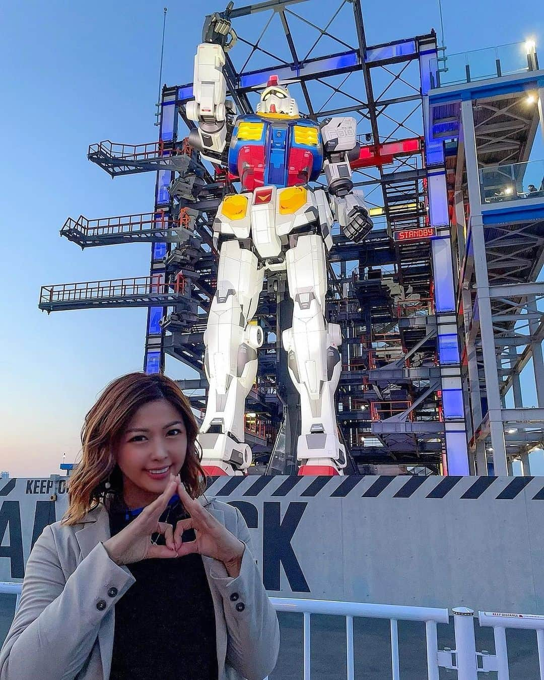 あおい夏海さんのインスタグラム写真 - (あおい夏海Instagram)「ガンダムとはいチェリーの夢のコラボ🍒 ガンダム世代には夢の場所!!  #トヨタ　#新型MIRAI　#ガンダムファクトリーヨコハマ #ベイサイドブルー　#pr  #横浜 #横浜観光 #ヨコハマ #yokohama  #みなとみらい #ガンダム #あおい夏海 #赤レンガ倉庫 #TOYOTA #新型mirai」4月9日 20時47分 - natsumi.aoi