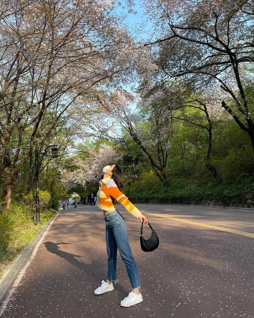 リサさんのインスタグラム写真 - (リサInstagram)「슝이랑 같이 벚꽃 보러 갔다와써여🙈」4月9日 21時12分 - lalalalisa_m