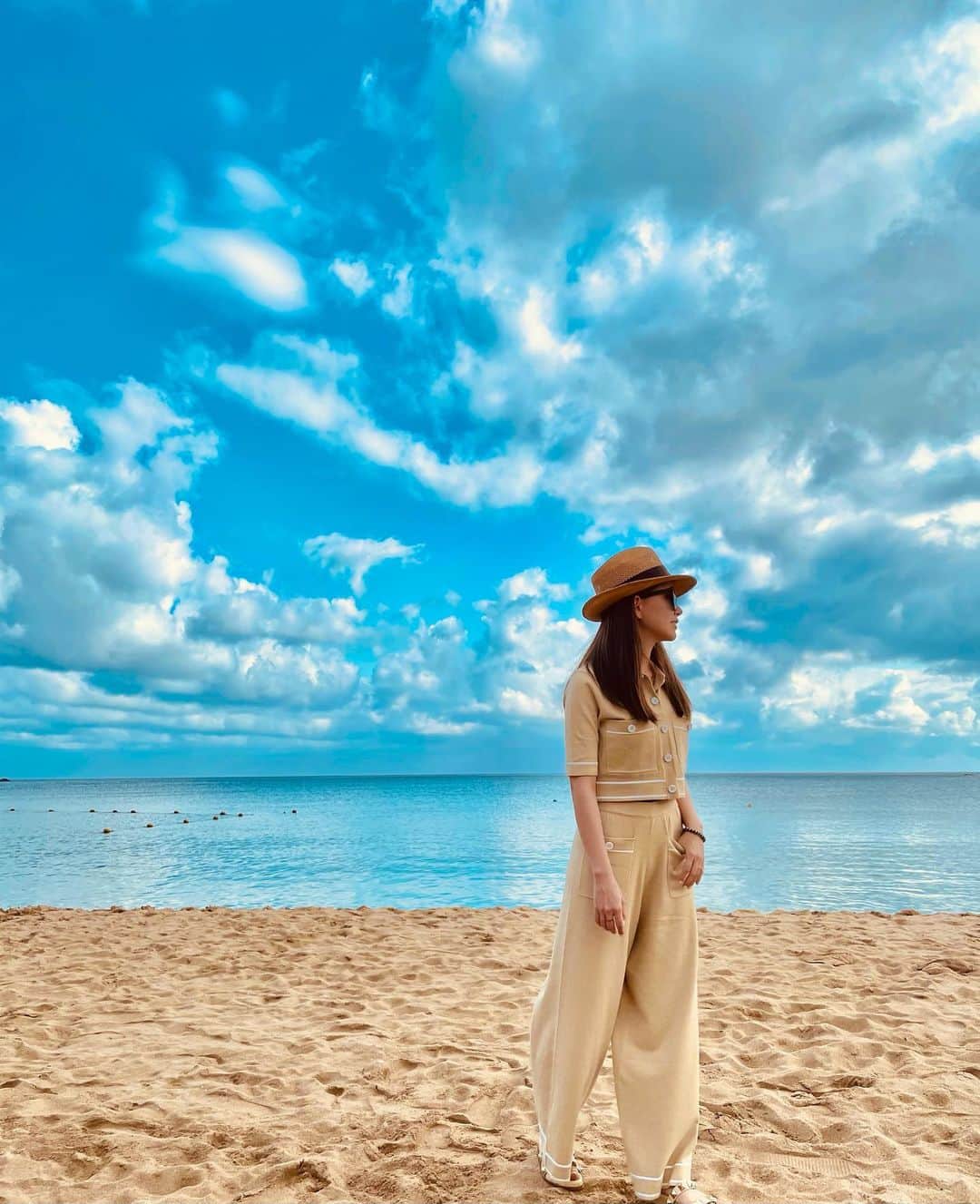 ハンナ・クインリヴァンのインスタグラム：「Kenting 🧜🏻‍♀️🏖   @jendesstudio  #跟jendes新款遊墾丁」