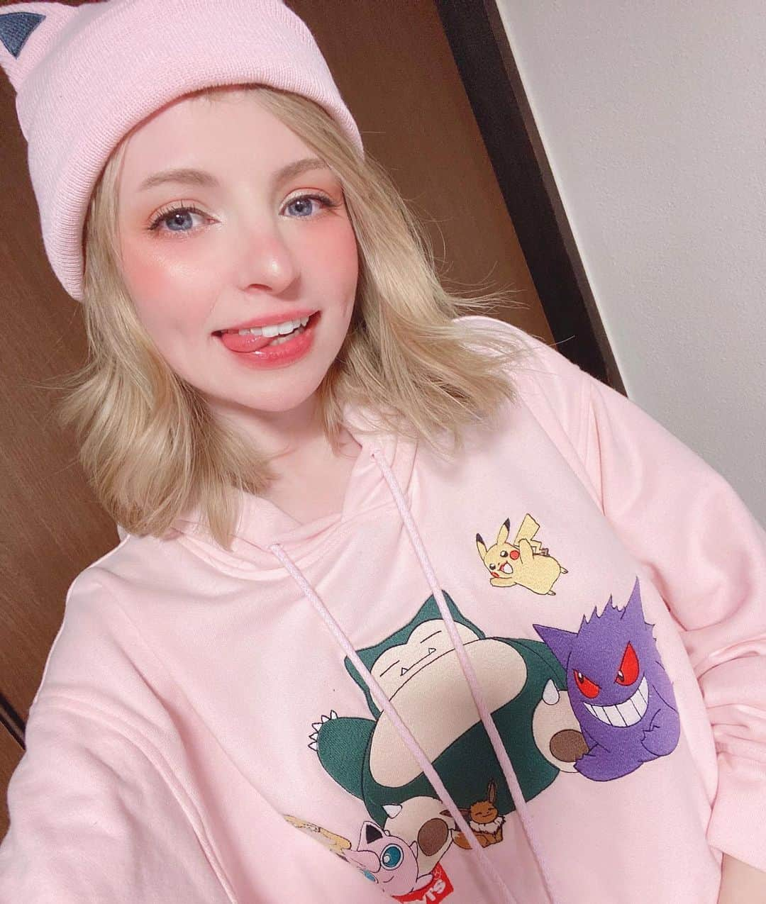 ソフィーさんのインスタグラム写真 - (ソフィーInstagram)「Who is your favourite Pokémon!? For me it’s Buneary & Eevee! I love them both! 💕  Thank you @levis_japan for gifting me some adorable items from the Pokémon x Levi collaboration!」4月9日 21時26分 - peachmilky_