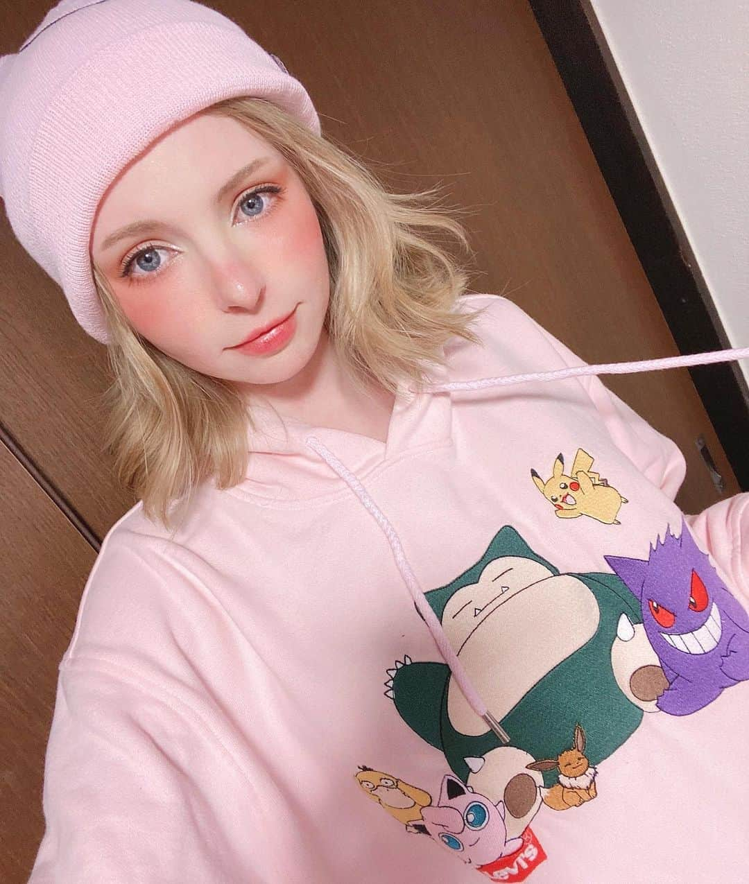 ソフィーさんのインスタグラム写真 - (ソフィーInstagram)「Who is your favourite Pokémon!? For me it’s Buneary & Eevee! I love them both! 💕  Thank you @levis_japan for gifting me some adorable items from the Pokémon x Levi collaboration!」4月9日 21時26分 - peachmilky_