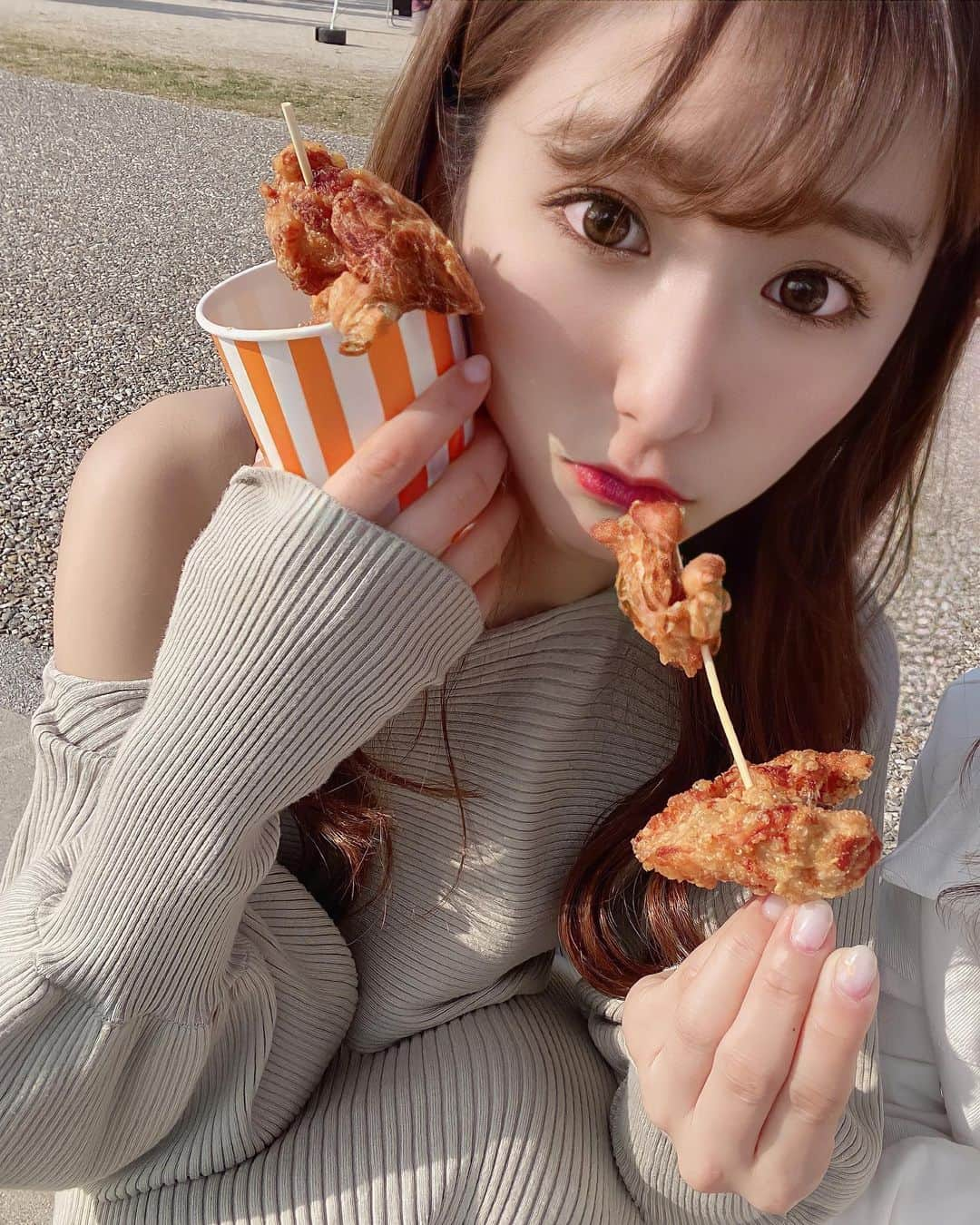 阿比留李帆のインスタグラム：「お花見シーズンおわったのさみしい😣🌸 つぎはBBQのきせつかな？🥺 #からあげ #花見 #春」