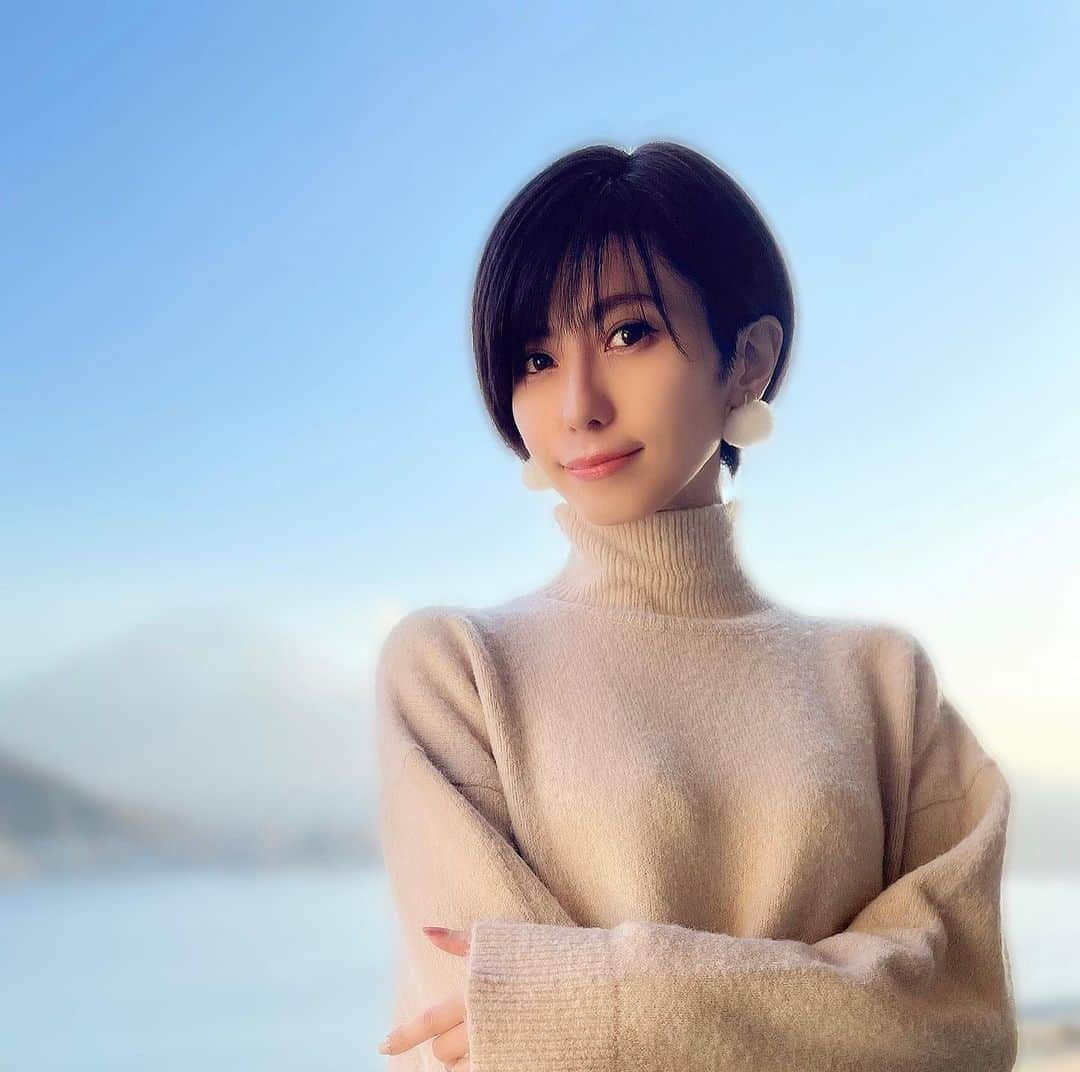 乃亜のインスタグラム：「❤︎ ・ ・ ・  #portrait #shotting #Japanesegir #followme  #インスタグラビア #グラビア #着衣グラビア  #セクシーショット #たくし上げ #パンチラ #下着 #セーター #被写体 #AV女優 #セクシー女優 #痴女優 #痴女 #乃亜」
