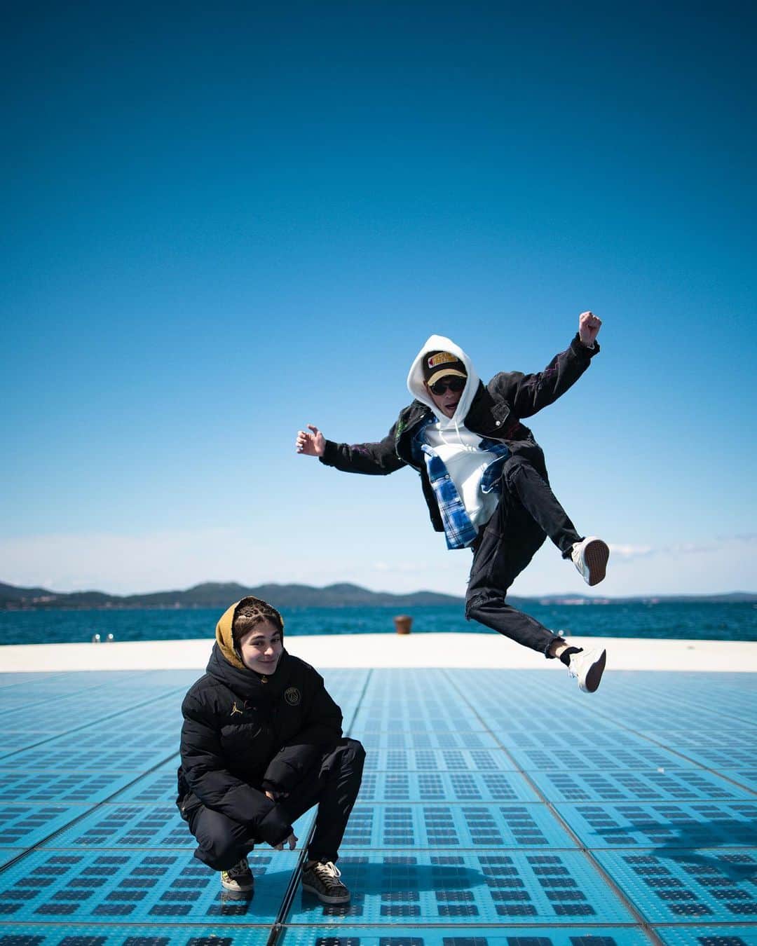 Bars and Melodyのインスタグラム：「Leo can’t jump.」