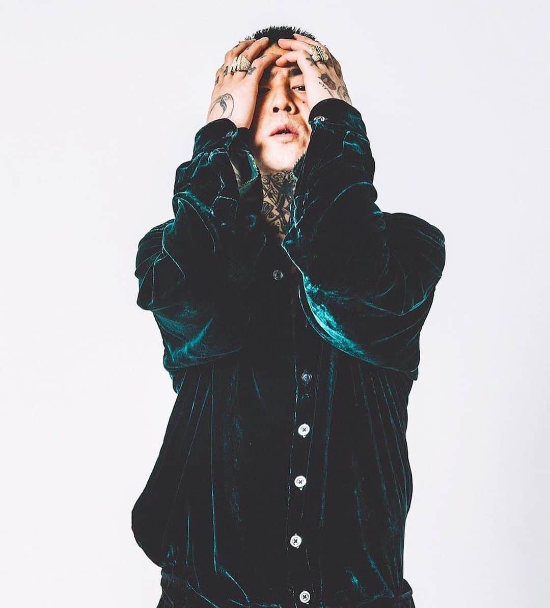 ANARCHYのインスタグラム：「@cherrychillwill 📸 ANARCHY 2021 @theneversurrenders_official   styling @toolsjapan  #theneversurrenders」