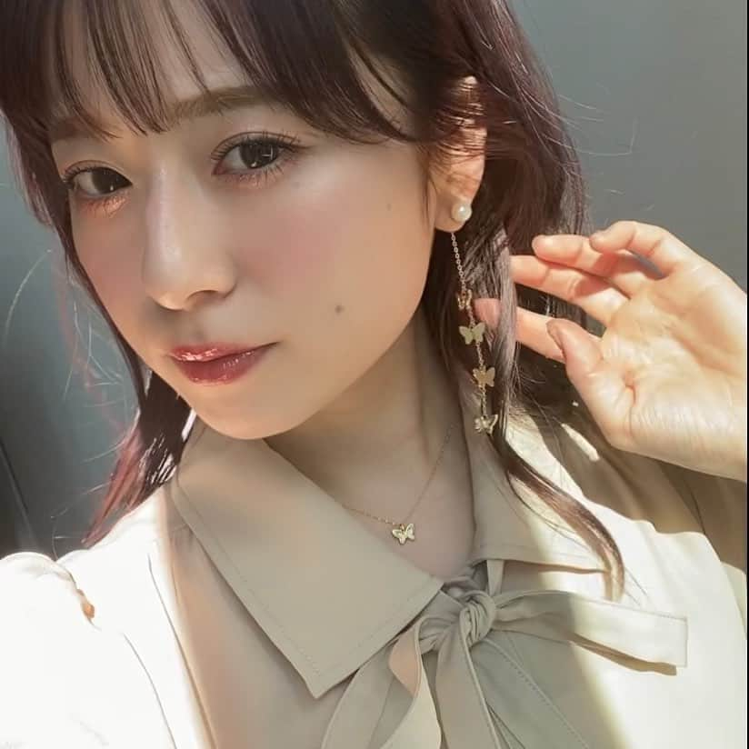 黒坂優香子さんのインスタグラム写真 - (黒坂優香子Instagram)「🦋  更新したいことがありすぎて 追いついてない黒坂です🙃🙂  とにかくアクセサリー本当に自信作で おすすめなのです🥺🤍  この写真で着用してるのは  butterfly pierce 🦋 butterfly necklace🦋  キャッチのパールは 本当は耳たぶの後ろに付けるんだけど、 この写真みたいに前で止めるとまた雰囲気変わって可愛いよ♡♡♡ ちなみにこのデザインはイヤリングもあります♡  #jourdemuguet #ジュールドミュゲ #muguet_popup  ポップアップ期間、このハッシュタグをたくさん使ってもらえたら嬉しいなぁ♡  検索して投稿見に行く♡🥰  〜＊〜＊〜＊〜＊〜＊〜＊〜  jour de muguet POPUP  in LUMINE EST SHINJUKU 1F 4月11日(日)〜4月16日(金)  〜＊〜＊〜＊〜＊〜＊〜＊〜」4月9日 23時42分 - yukakokurosaka0606