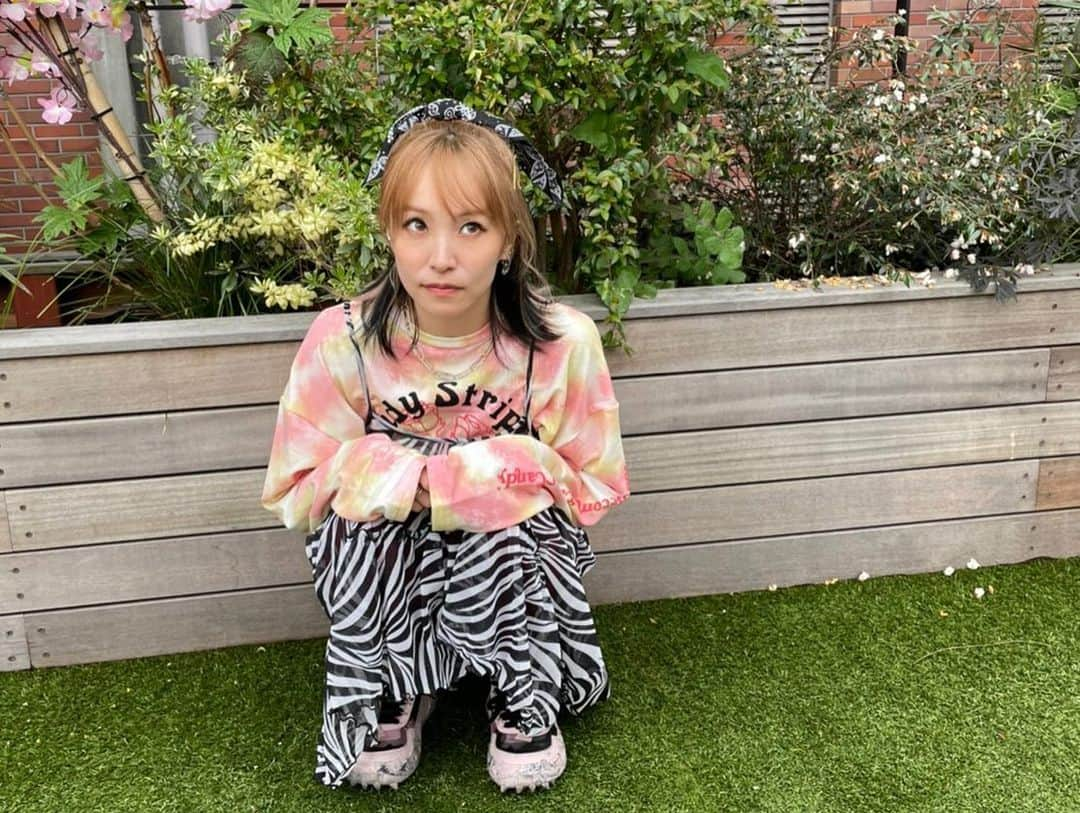 LiSAさんのインスタグラム写真 - (LiSAInstagram)「春服着たいのに朝と夜はまだ寒いから気が抜けないね🥶 今週もお疲れ様でしたっ🐞」4月9日 23時37分 - xlisa_olivex