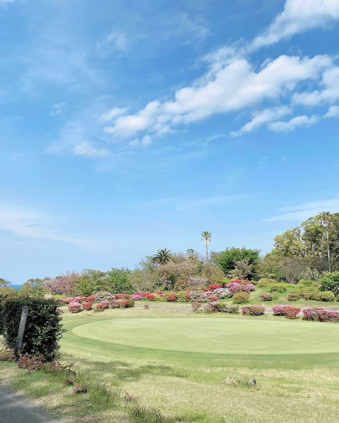 夏目愛美さんのインスタグラム写真 - (夏目愛美Instagram)「昨日は一年以上ぶりにラウンドしてきました🏌️‍♀️ お天気も良くて最高！！ やっぱりゴルフ大好きだなー😘✨ インタビュー、来週土曜日放送です。 #アース製薬 #ドリームショットゴルフクリニック #tokyofm  #ラジオ #golf #golfstagram #ゴルフ」4月10日 10時28分 - manami_natsume