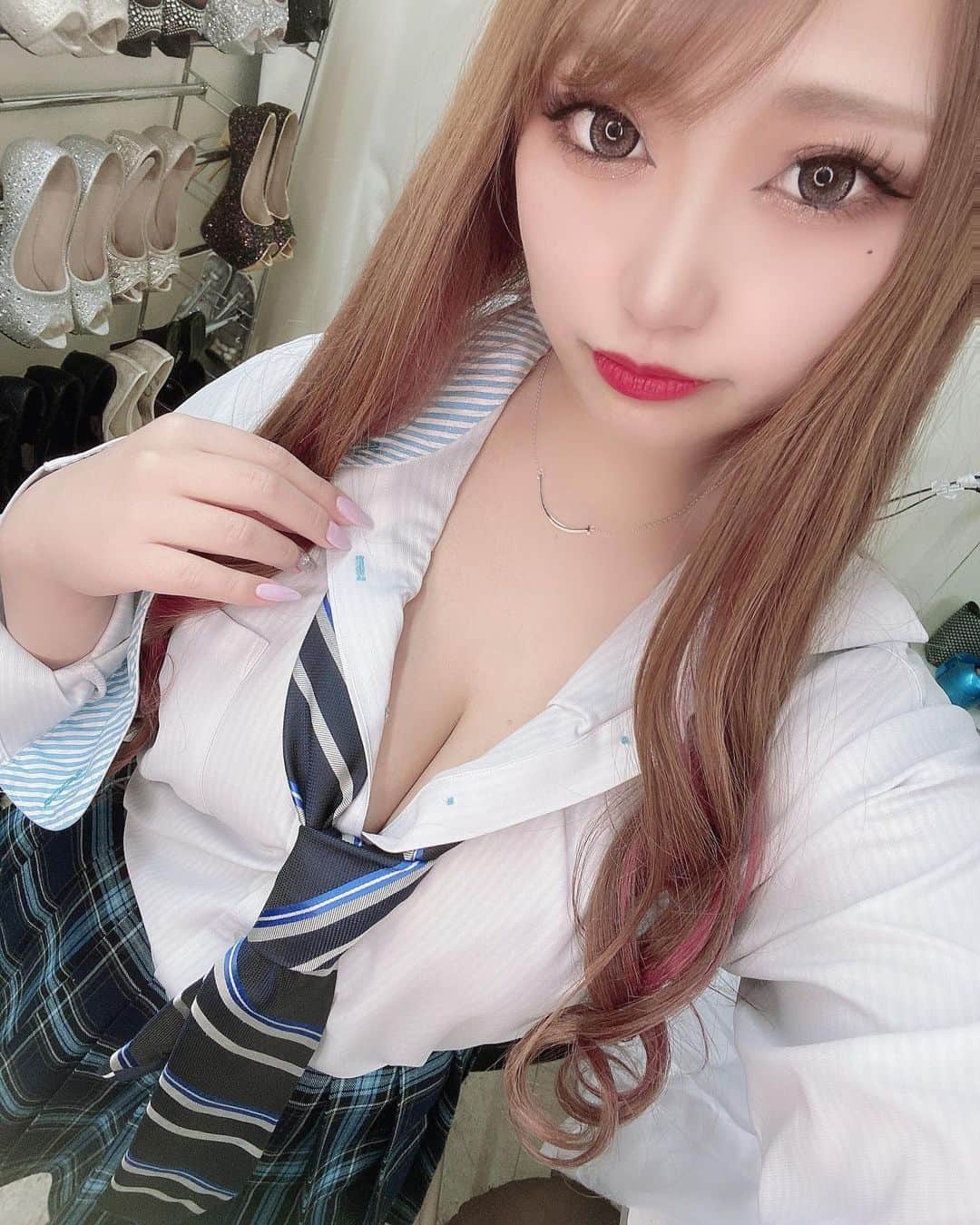 みくるんのインスタグラム：「レガリア学園開校❤ 今日までだよ❤ BBAが制服きてもーた🤣🤣🤣 ごめんちゃい😭🙏😞 ． ． #tiktok #ティックトック  #ギャル #君津 #千葉県 #キャバ嬢 #キャバクラ  #体入 #ポケパラ #ホスト #コスプレ #風俗 #風俗嬢 #シャンパン #アルマンド #谷間 #fカップ #おっぱいちゃん #ケツスタグラム  #お酒好きな人と繋がりたい #お酒好き女子 #お酒好き #いいね返し #いいねした人全員フォローする #いいねした人で気になった人フォロー #フォロー歓迎 #フォロー返します #フォローバック率100  #followforfollowback #follow4like」