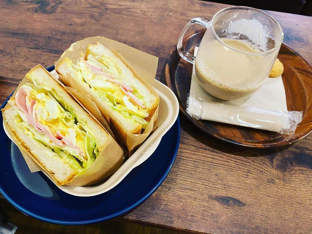 植松やすかさんのインスタグラム写真 - (植松やすかInstagram)「美肌カフェオレ  カフェのサンドイッチ大好き」4月10日 2時43分 - yasuka_uematsu