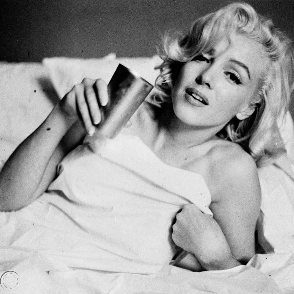 マリリン・モンローのインスタグラム：「The camera did simply love her 🖤 #marilynmonroe」