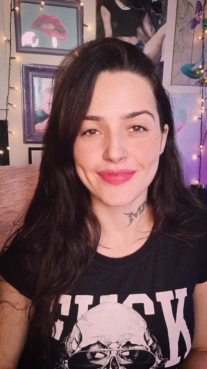 Anna Vargasのインスタグラム：「Nesse vídeo eu mostro os livros mais recentes que comprei para ler pro Ragnar e alguns mais velhinhos que ele já consegue ler sozinho (com a minha orientação). Comentem aí se gostaram das dicas e quais livros vocês tem lido para/com os seus filhos. ^^」