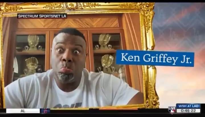 アシュリー・ケリーのインスタグラム：「Joseph’s favorite player of all time is hands down Ken Griffey Jr. Today, The Kid had a special message for our guy before picking up his 2020 World Series ring. FULL CIRCLE MOMENT! What a dream!   PS: I still haven’t gotten over when Mia Hamm was in the Red Sox family room Opening Day one year & Joe casually goes, “yeah just saw Mia Hamm down there...” &&& I said, “Um and why didn’t you text or call me?! It would be like if I saw Ken Griffey Jr. and didn’t tell you to get your ass over here now!!” I still haven’t forgiven him for that. Buuuuuut I also don’t have 2 World Series rings soooooo 🤷🏼‍♀️🤣」
