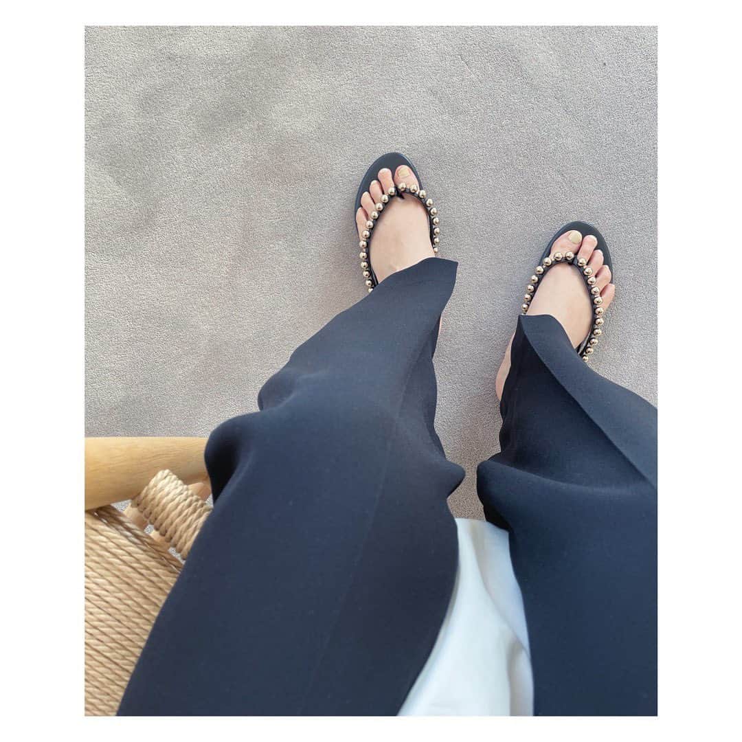 野尻美穂のインスタグラム：「⚪︎⚪︎⚪︎⚪︎ かわいい☺️ @jilsander #この椅子ください」