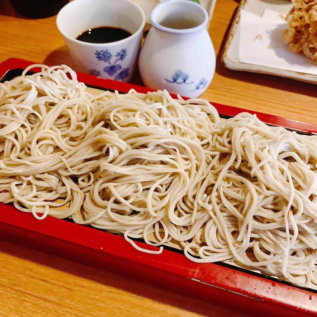 葉月里緒奈さんのインスタグラム写真 - (葉月里緒奈Instagram)「まだまだ冷めないお蕎麦愛(笑) #お蕎麦#蕎麦#蕎麦ランチ #soba#布恒 #布恒更科 #ちりめんじゃこの天種#さっくさく#これ絶品#生粉打ち #大盛り#かなりのボリューム#鳥のくわ焼き #瓶ビール#お天気良いからドライブ #鎌倉#長谷#cafebasic#仲良しオーナー夫妻に癒される#いつも仲良しご夫婦 #rionahazuki」4月10日 19時55分 - riona_hazuki